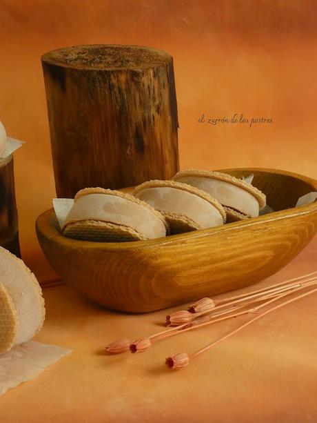 Corte Helado de Cacahuetes Fritos y Chocolate Corte Helado de Cacahuetes Fritos y Chocolate