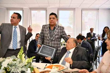 Con la presencia del gobernador homenajean al empresario Jacobo Payán Latuff