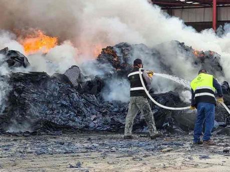 Se registra incendió en empresa en la Delegación de La Pila
