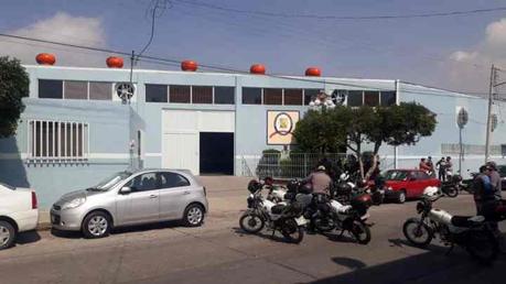 Protestan trabajadores de INTERAPAS por bajos salarios y pésimas condiciones laborales