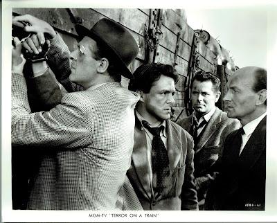 TIME BOM TERROR ON A TRAIN) (TERROR EN EL TREN) (USA, Gran Bretaña; 1953) Intriga
