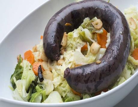Morcilla cocida con berza