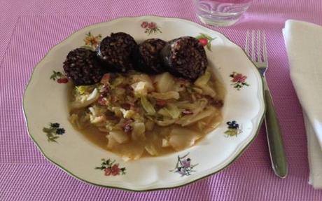 Morcilla cocida con berza