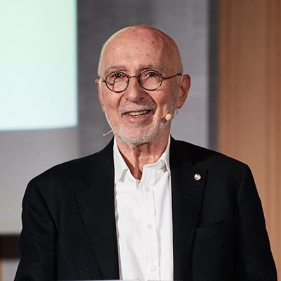 Nuevos tiempos, nuevos compromisos Nuevos tiempos, nuevos compromisos