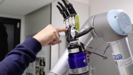 Robótica + I.A.- Piel electrónica sensible Robótica + I.A.- Piel electrónica sensible