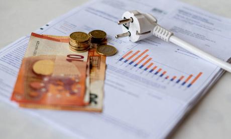 Los hogares con la tarifa de precio regulado, afrontan nuevas subidas en la factura de la luz