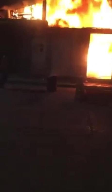 (video)Incendio en taller de la colonia Tercera Grande: 14 perros fallecen
