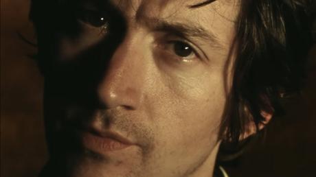 Arctic Monkeys, trémulos y sugerentes en ‘There’d Better Be A Mirrorball’