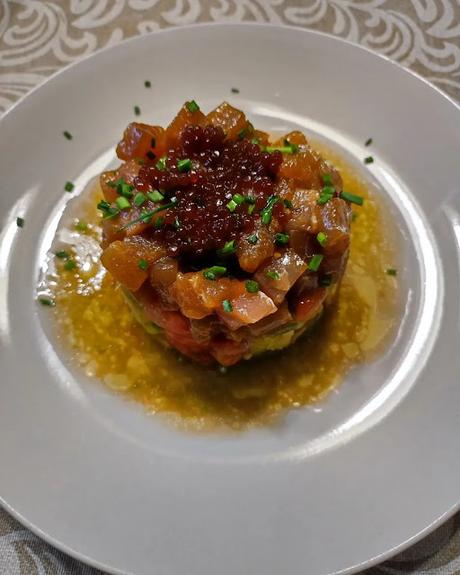 TARTAR DE ATUN, TOMATE Y AGUACATE