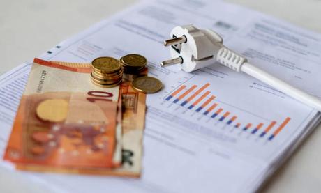 La OCU explica lo que hemos ahorrado en la factura de la luz con la ‘excepción ibérica’