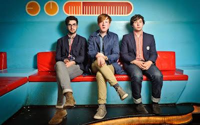 Two Door Cinema Club - Everybody's cool (2022)