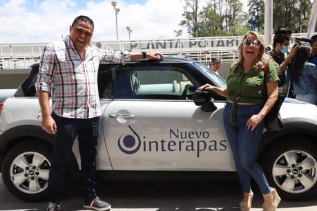 Entrega Interapas un mini cooper al ganador del sorteo «Cuenta Santa Gana»