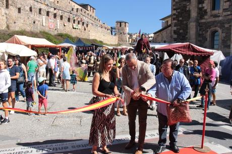 Inaugurado el Mercado medieval de Ponferrada en el entorno de la Calle Gil y Carrasco y Avda del Castillo 31