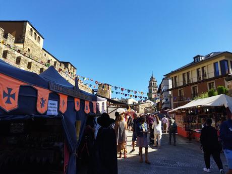 Inaugurado el Mercado medieval de Ponferrada en el entorno de la Calle Gil y Carrasco y Avda del Castillo 30