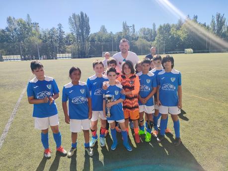 Los más pequeños disfrutan del fútbol 7 en el Torneo de la Encina organizado por La Morenica 32