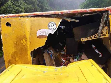 Repartidor de Sabritas se salva de ser aplastado por una piedra en  la Huasteca