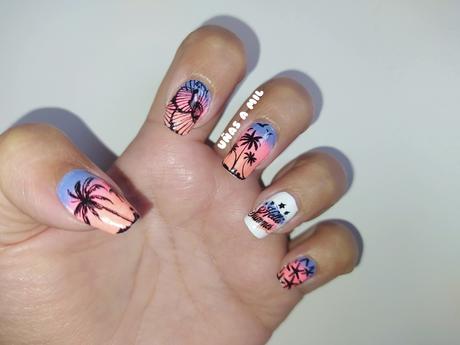 Diseño de uñas con palmeras para verano y playa