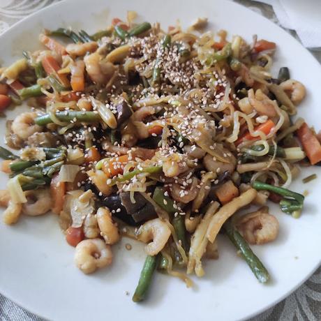 FIDEOS KONJAC CON VERDURITAS Y GAMBAS