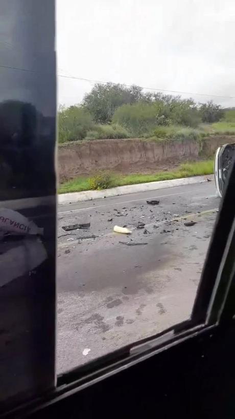 (video) Ambulancia choca contra camión en la carretera Venado – Charcas, un muerto