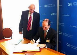 Revisan Daniel Karam y José Ángel Gurría avances en el estudio para combatir colusión en licitaciones públicas