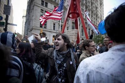 Manifestantes de “Occupy Wall Street” desafían orden de evacuación