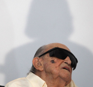 Niemeyer, en la inauguración de su fundación en Niteroi (Brasil).- REUTERS / ElPais.es