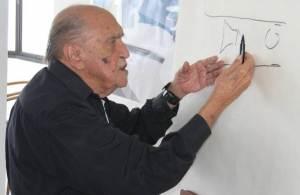 El centenario Maestro Niemeyer en su estudio - ABC.es