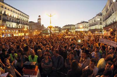 Los indignados vuelven a Sol con la llama encendida en un millar de ciudades