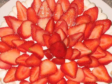 Merengón o mostachon de fresas o frutillas Merengón o mostachon de fresas o frutillas