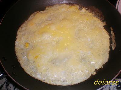 Tortilla sorpresa con salsa de cebolla dos texturas