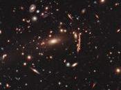 Hubble registra materia oscura interior cúmulos galácticos