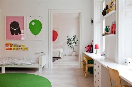 suelo de madera piso luminoso muebles de ikea muebles de diseño lámpars de diseño habitaciones infantiles grandes ventanales estilo nórdico diseño sueco diseño nórdico diseño de interiores decoración sueca decoración en blanco decoración de interiores cocina tipo industrial cocina metal cocina de restaurante cocina blanca 