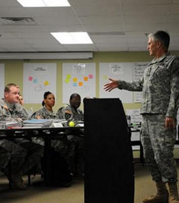 Militares de EEUU realizan experimentos de lavado de cerebro de los soldados con “Piensa Positivo”, de las 25 Noticias Más Censuradas 2010/2011 (N° 7)