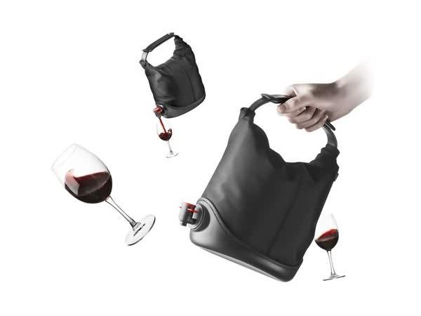 Winecoat Baggy – La elegante bolsa para transportar vino diseñada por Jakob Wagner