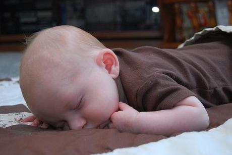 Dormir boca abajo estimula la motricidad y cognitividad en los bebés