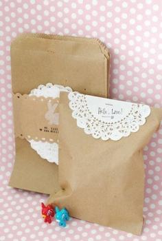 Adorna tus regalos con blondas