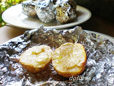 Patatas partidas asadas a la brasa ( o no)