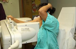 Autoexploración, examen clínico y mastografía, claves para detectar oportunamente el cáncer de mama