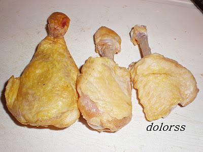 Alitas de pollo con salsa agridulce sobre arroz blanco