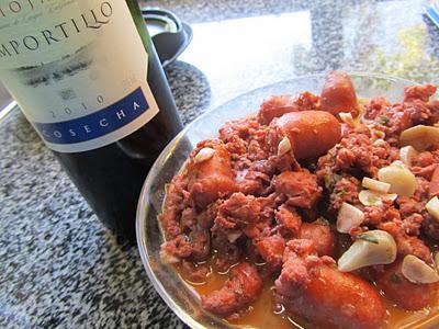 ARROZ CON SALCHICHAS AL VINO TINTO