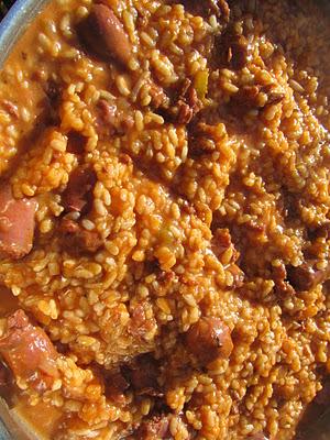 ARROZ CON SALCHICHAS AL VINO TINTO