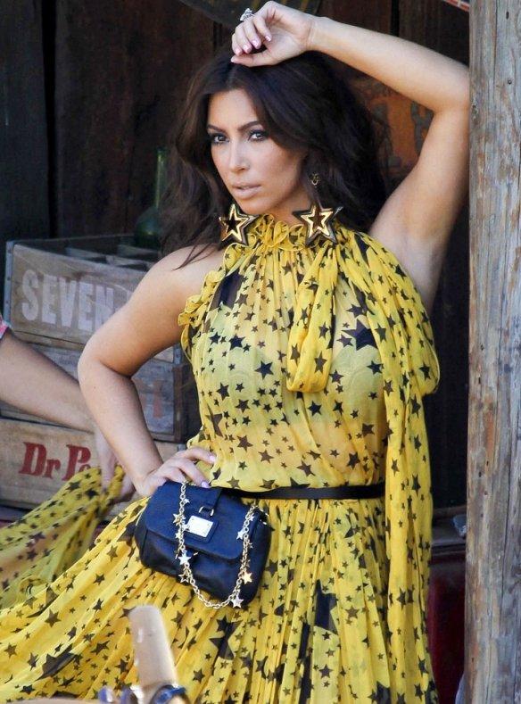 kim kardashian dolce & gabbana yellow dress