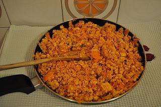 Pimientos rojos rellenos de pollo picado...