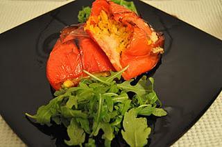 Pimientos rojos rellenos de pollo picado...