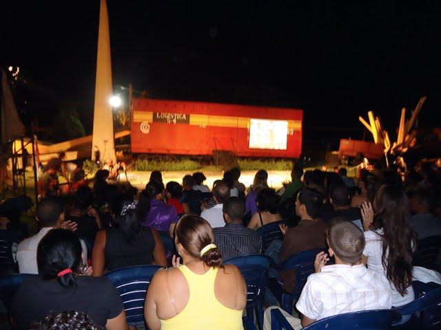 Sucesión de efectivas imágenes artísticas: “Vértigo Continuo por la Liberación de los 5” [+ fotos]