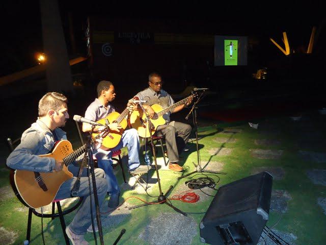 Sucesión de efectivas imágenes artísticas: “Vértigo Continuo por la Liberación de los 5” [+ fotos]