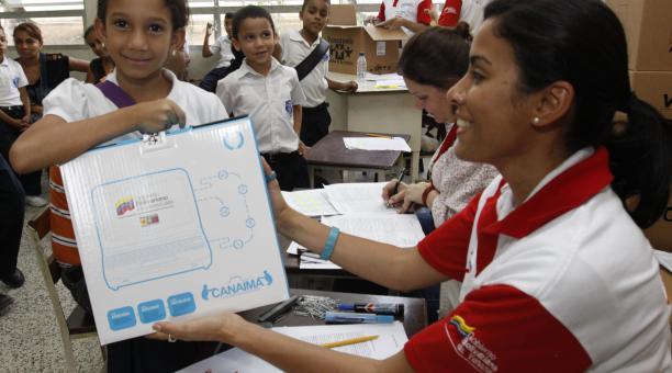 Entregadas 9 mil canaimitas a niños larenses en año escolar 2011-2012