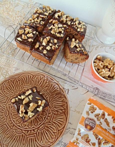 Traybake de plátano y nueces Traybake de plátano y nueces