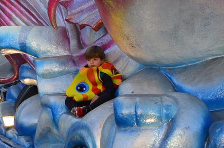 Encina 2022. El buen tiempo llena las calles de la ciudad, para disfrutar del desfile de carrozas 15