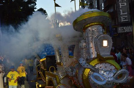 Encina 2022. El buen tiempo llena las calles de la ciudad, para disfrutar del desfile de carrozas 20